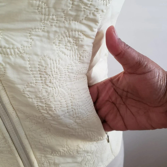 Quilted Vest by Lucy Perfect For Golf / Cream Zip Up / Size X-Small - Picture 2 of 5